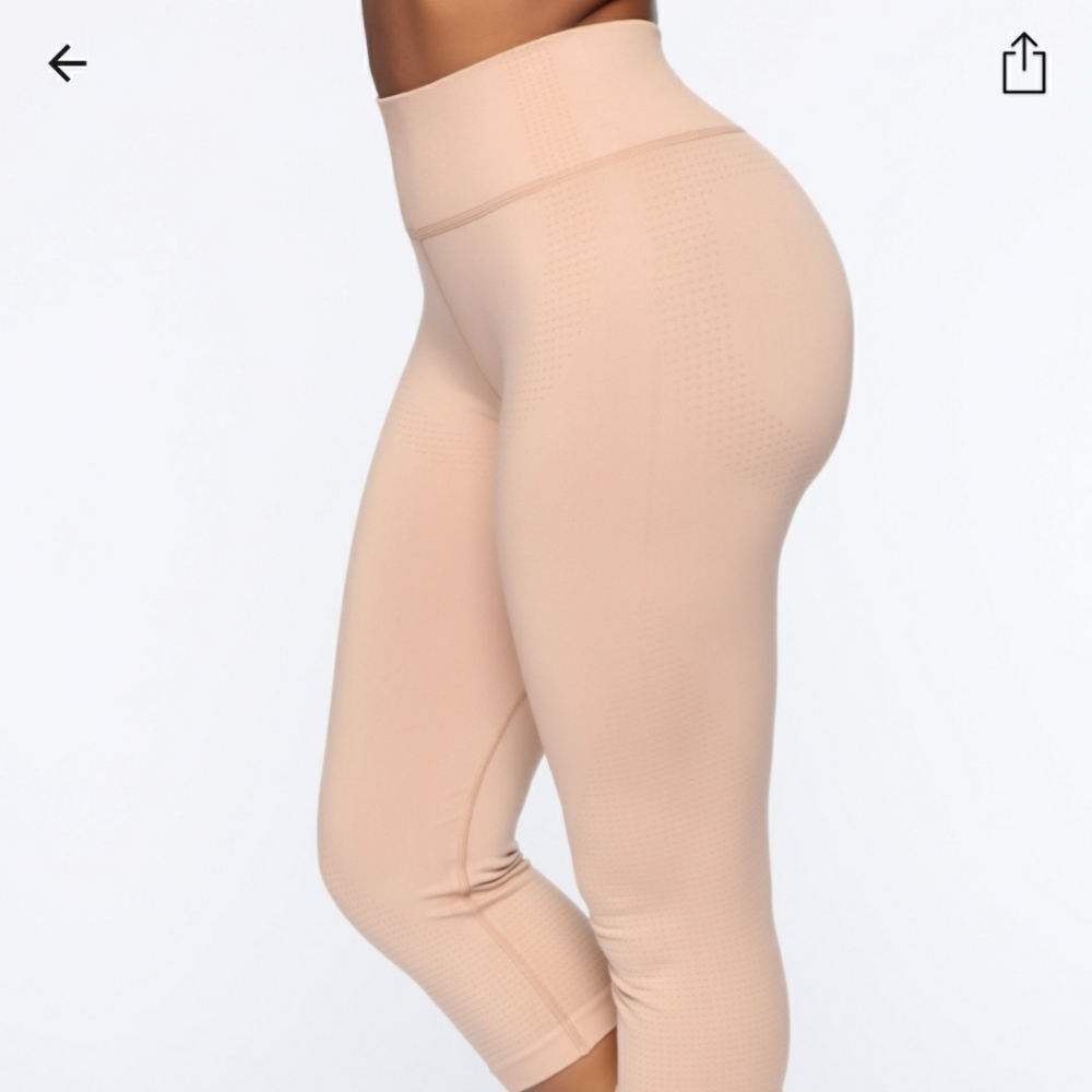 FREE W/ PURCHASE FN Active Crop Legging